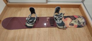 Snowboard con fijaciones