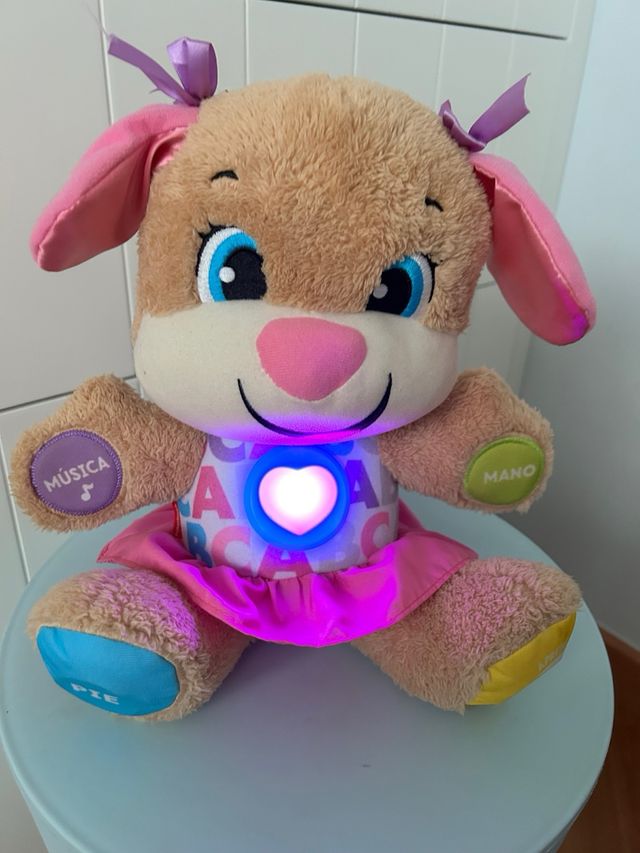 Peluche perrita primeros descubrimientos