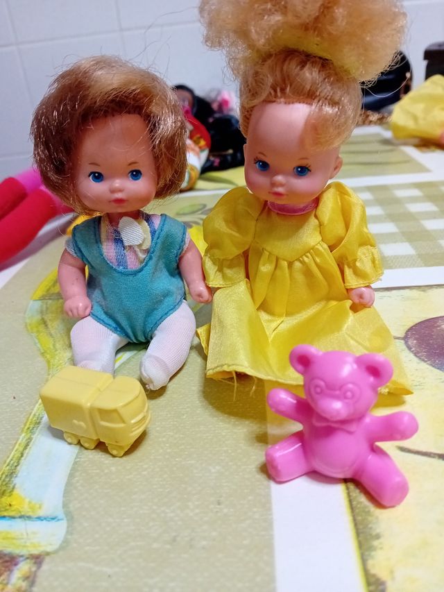 Gemelli famiglia cuore e 2 baby barbie 