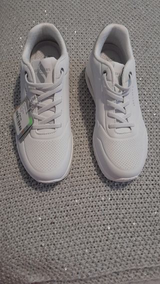 Tenis sckechers