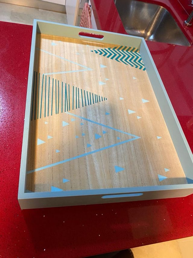 Bandeja con patas plegables