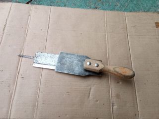 Serrucho y espátula todo en 1