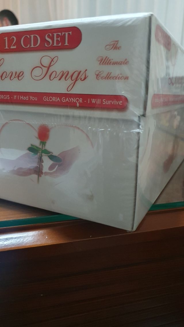 Colección Love Songs sin abrir