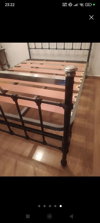 Cama antigua