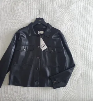 Sobrecamisa negra Zara