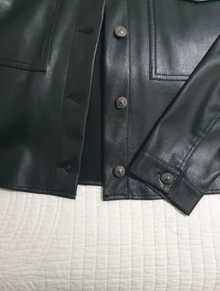 Sobrecamisa negra Zara