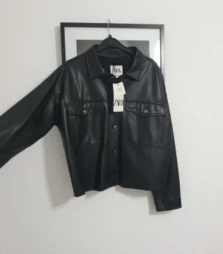 Sobrecamisa negra Zara