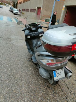 Moto Suzuki 400 en muy buen estado