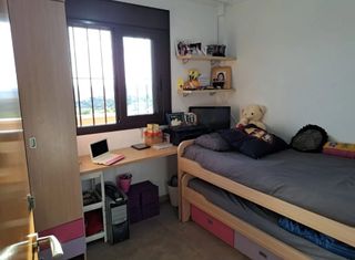 Compacto de dos camas y cajones,..