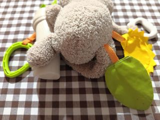 Juguete para bebé de peluche con forma de perezoso
