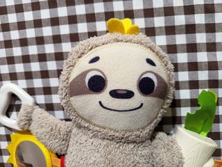 Juguete para bebé de peluche con forma de perezoso