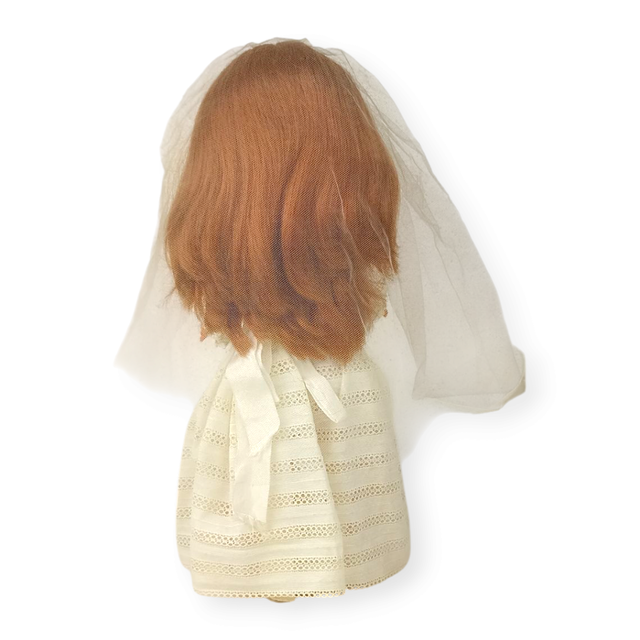 Muñeca comunión Megy o Meggy de Famosa