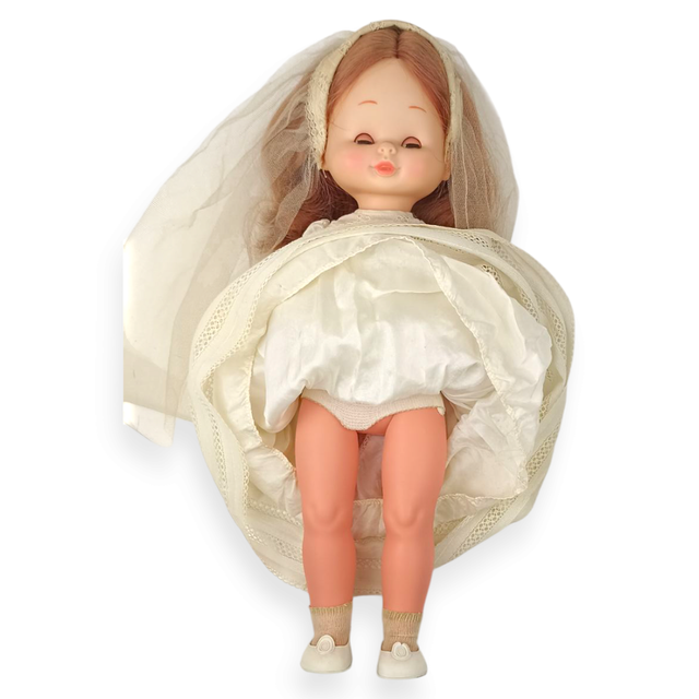 Muñeca comunión Megy o Meggy de Famosa