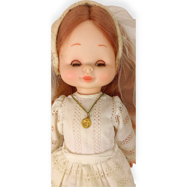 Muñeca comunión Megy o Meggy de Famosa