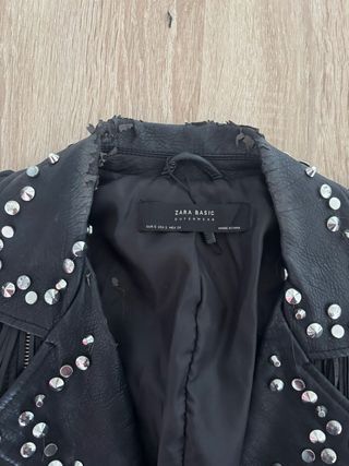 Biker negra con tachuelas