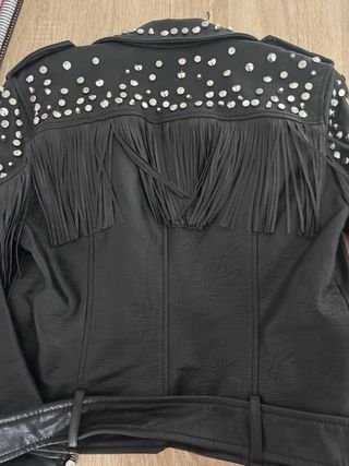 Biker negra con tachuelas