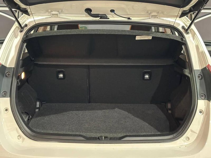Toyota Auris 2019, foto 12
