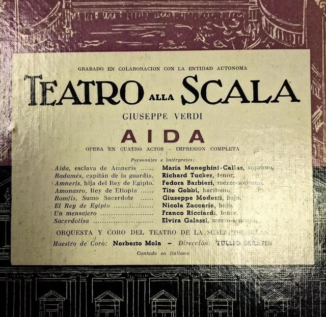 Estuche con vinilos de colección Aida