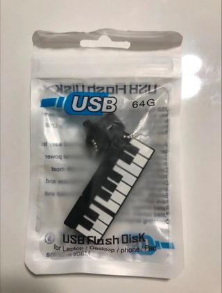 Original pentdrive. Teclado de piano. 