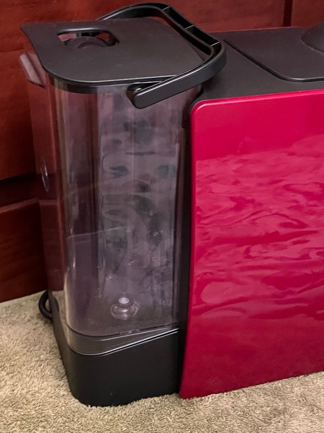 Cafetera Tassimo capsulas en rojo con dispensador