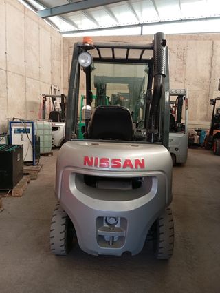Carretilla elevadora Nissan 2000 KG