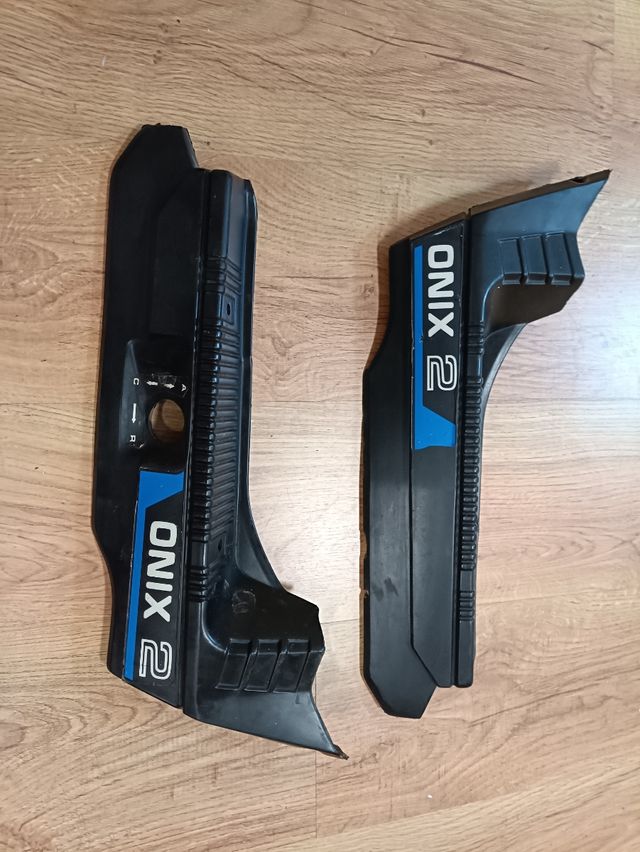 TAPAS CUBRE MOTOR REPOSAPIES GAC ONIX2