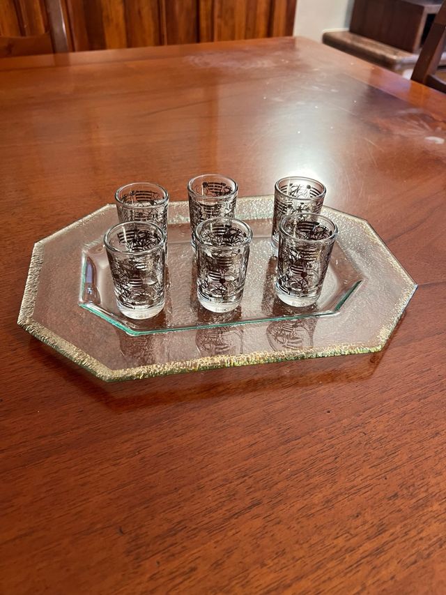 Set vassoio e bicchieri in vetro