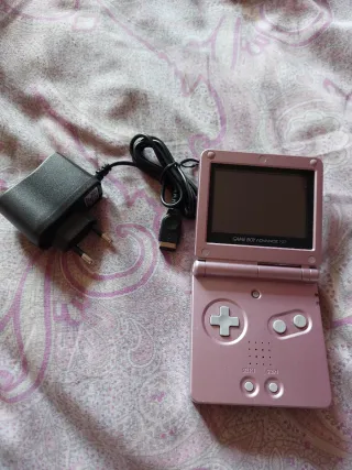 Game Boy Advance SP rosa con cargador