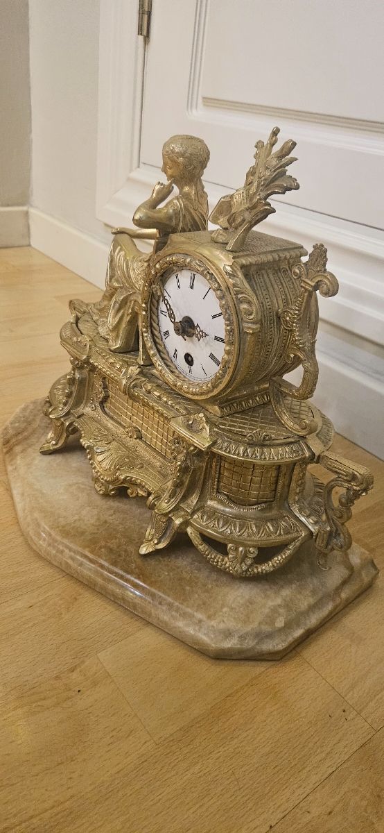 Antiguo Reloj de sobremesa de bronce dorado