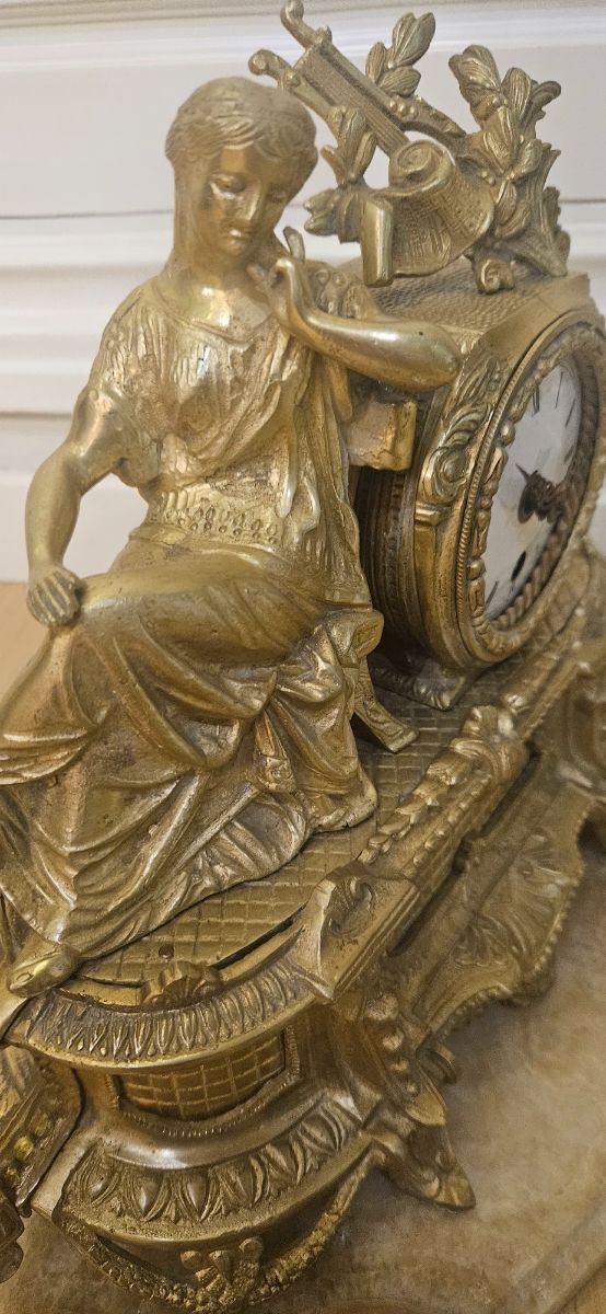 Antiguo Reloj de sobremesa de bronce dorado