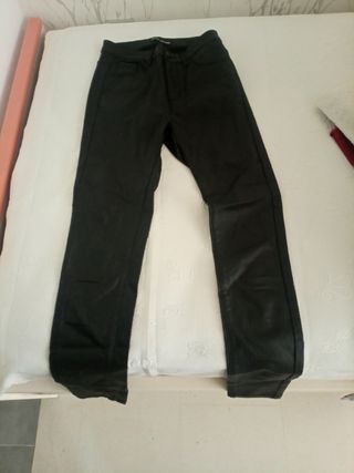 Pantalón negro de cuero 
