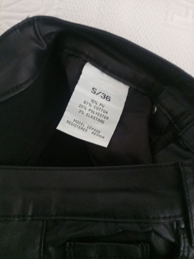 Pantaloni neri in pelle