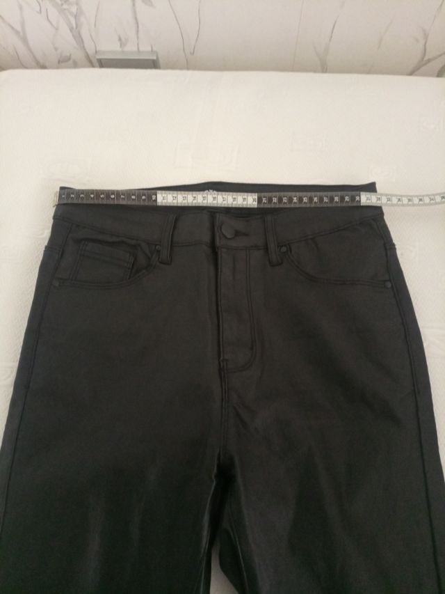 Pantaloni neri in pelle