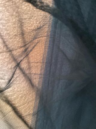 Gonna nera in tulle con cintura oro