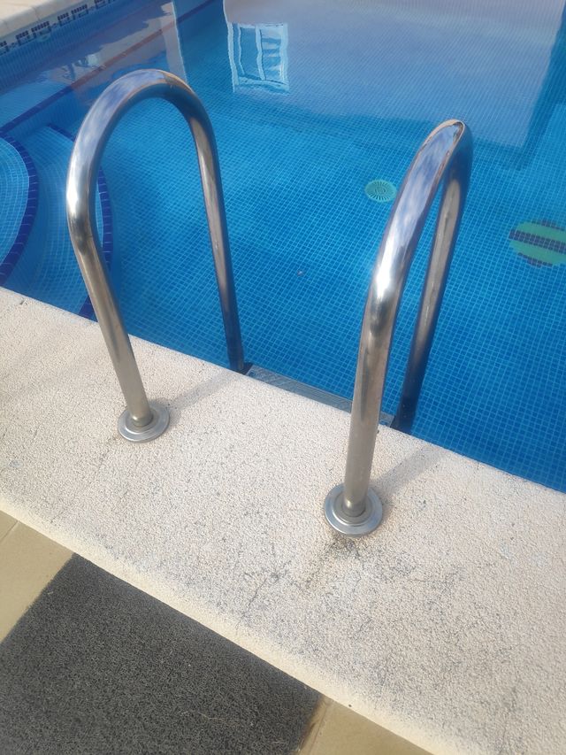 Escalera piscina