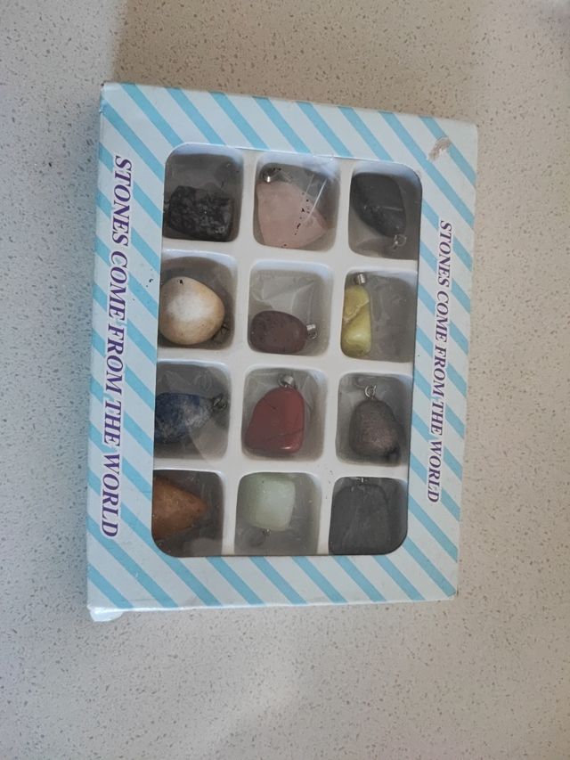 Lote de 12 colgantes de piedras