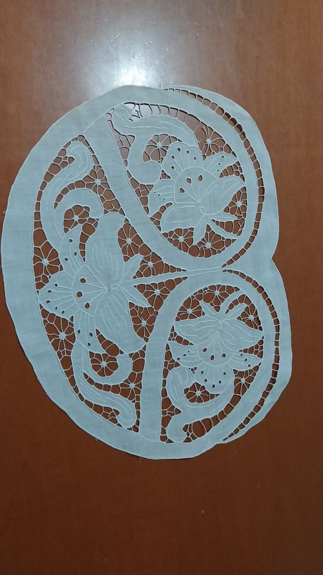  7 centrini ad intaglio vintage