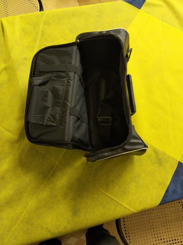 Borsa bar tender vuota in pelle