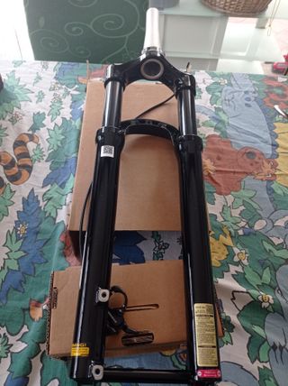 Forcella MTB 29 marca Suntour Raidon 32 