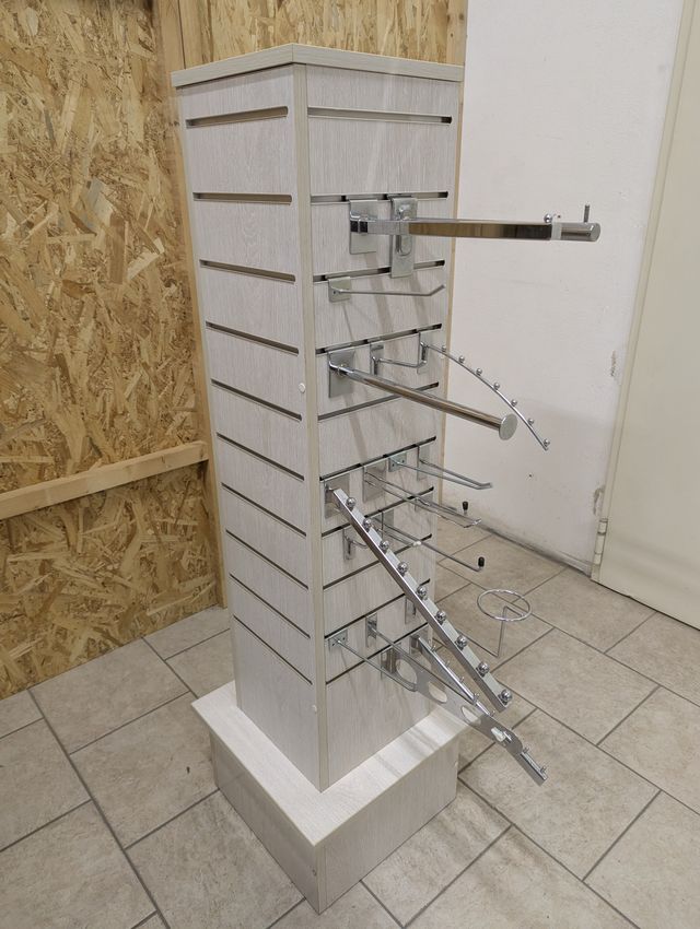 Espositore nuovo in legno con bracci su 4 lati