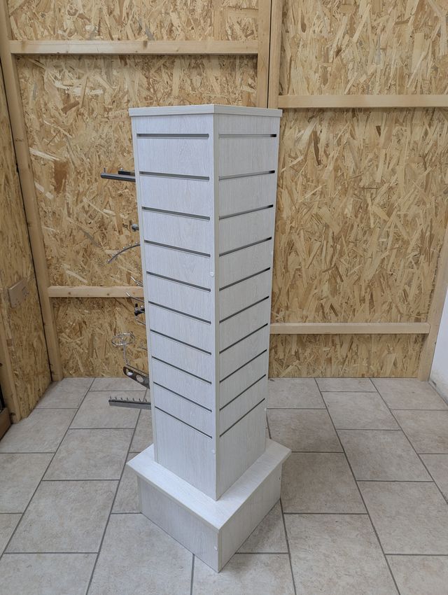 Espositore nuovo in legno con bracci su 4 lati