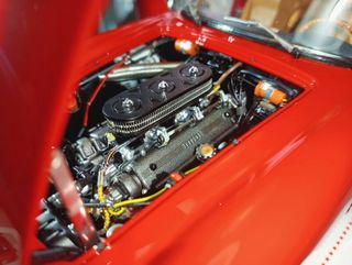 1:18 CMC FERRARI 250 swb