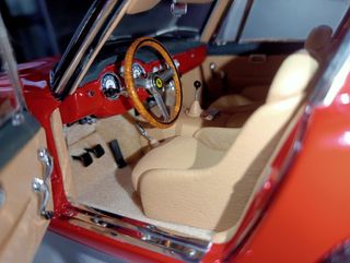 1:18 CMC FERRARI 250 swb