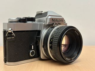 NIKON FE CON OBJETIVO 50MM 1.8