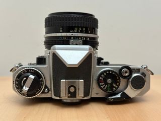 NIKON FE CON OBJETIVO 50MM 1.8