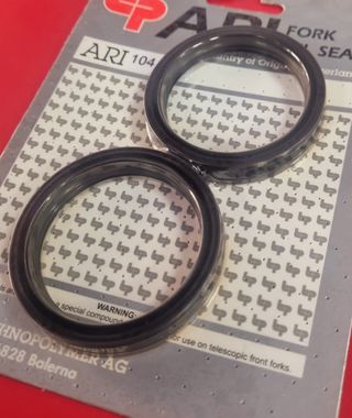 Retenes Horquilla ARI104