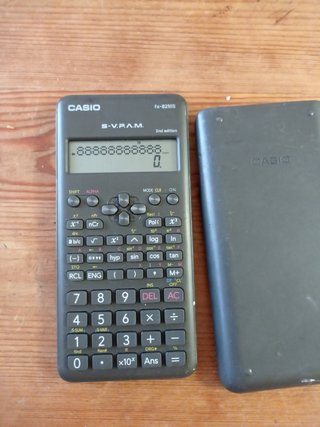 Calculadora CASIO fx-82MS