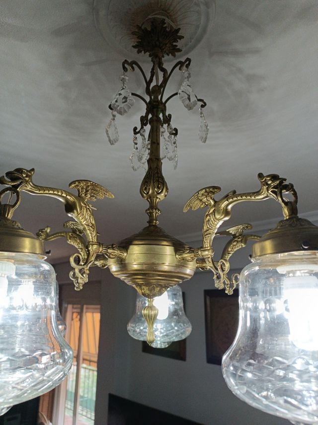 Lampara año 1950. 5 brazos con tulipas talladas