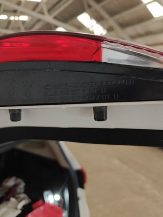 Piloto trasero maletero kia carens
