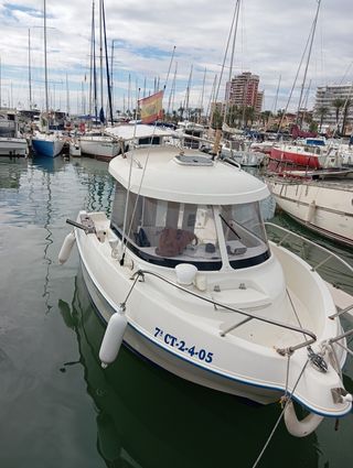 Barco Quicksilver pilothouse